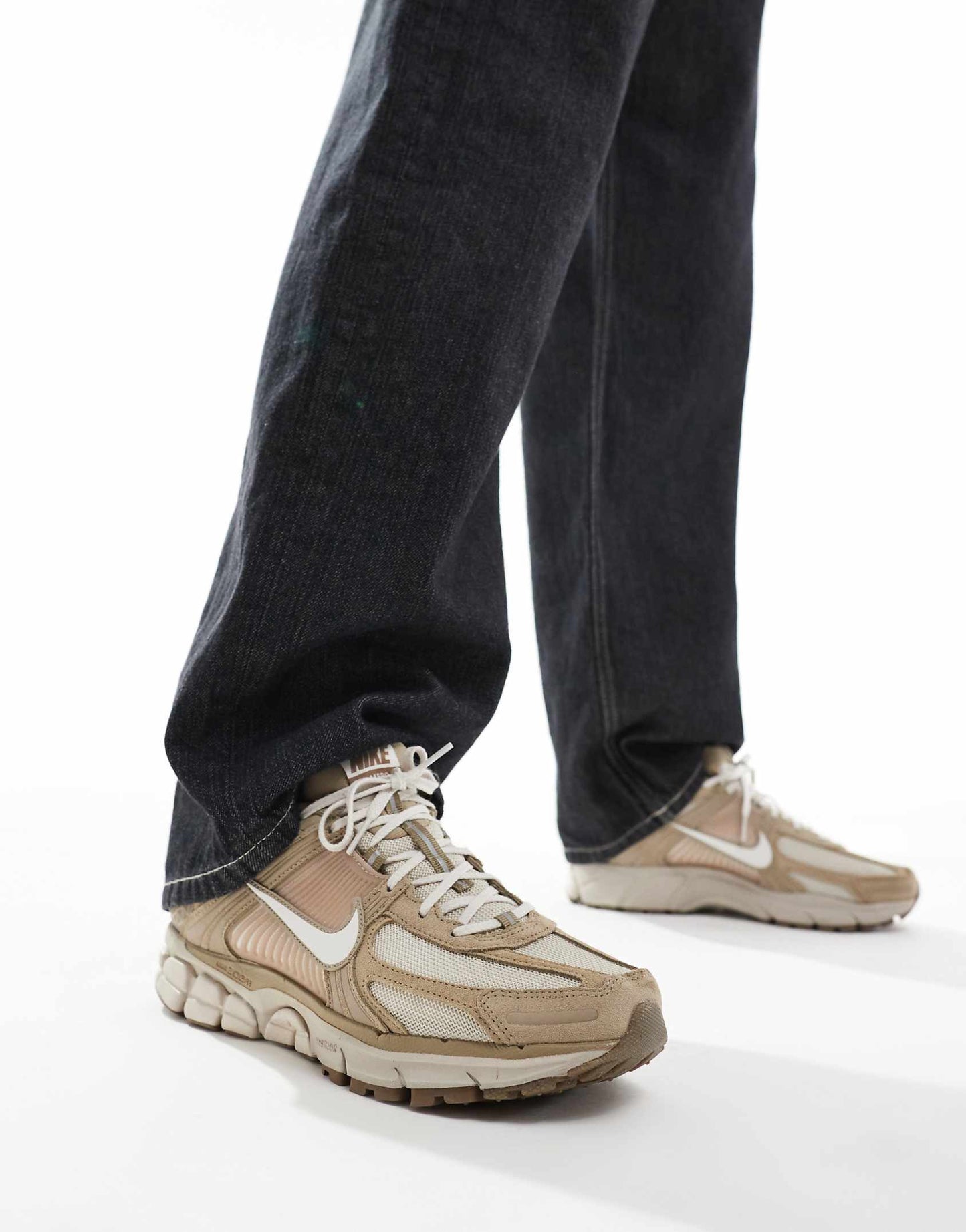 NIKE Vomero 5 “Tan”