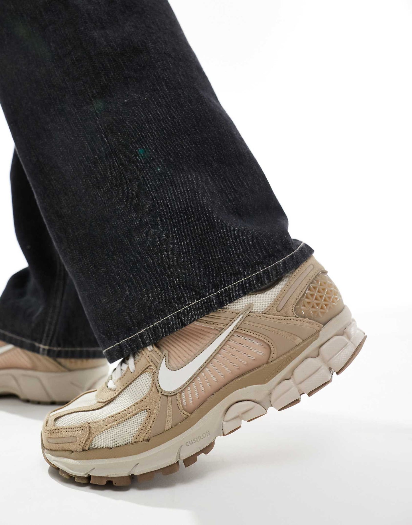 NIKE Vomero 5 “Tan”